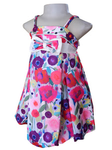 A floral satin dress with satin double straps. Waist banded with a
centred oversized double bow. The skirt is bouncy with a bubble hemline.